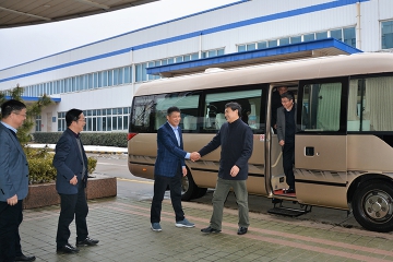 市人大常委会主任周东明向j9游戏集团送新春慰问
