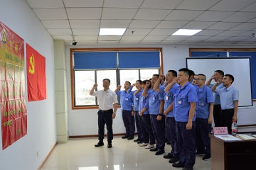 j9游戏集团召开2023年“七一”党员大会  庆祝中国共产党成立102周年  董事长潘一新颁发讲话